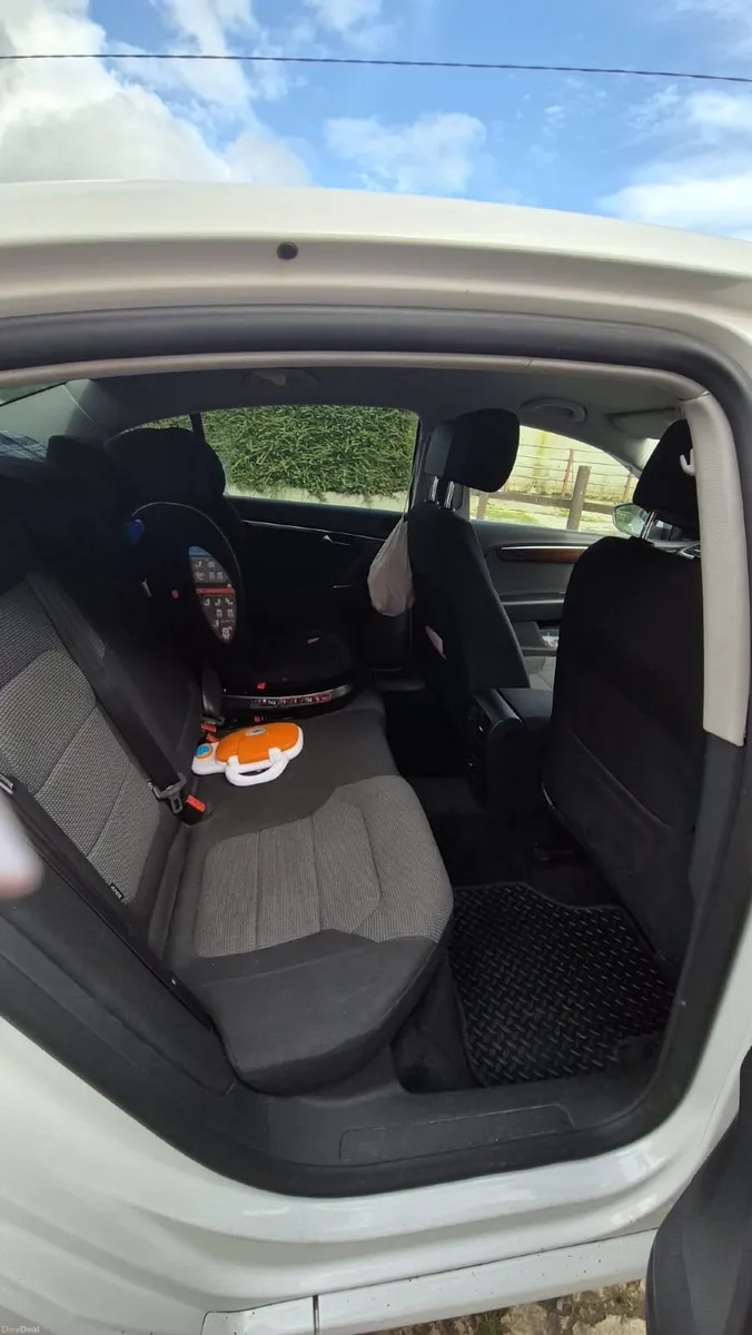 Volkswagen Passat 2012 - Image 3