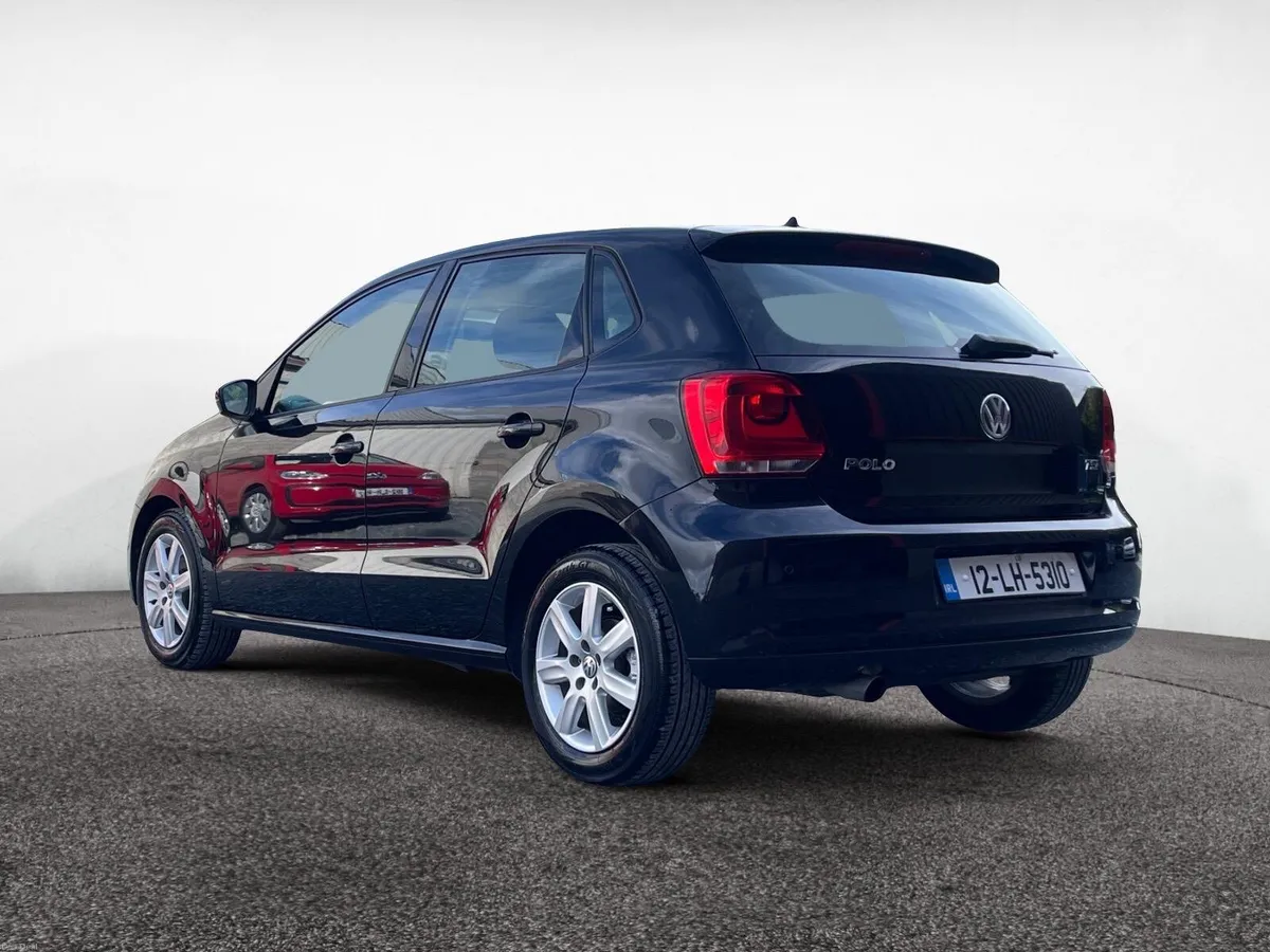 VW POLO AUTO **LOW kILOMETERS** UPGRADED RADIO - Image 5