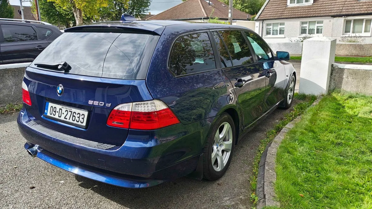 BMW 5-Series 2009 - Image 4