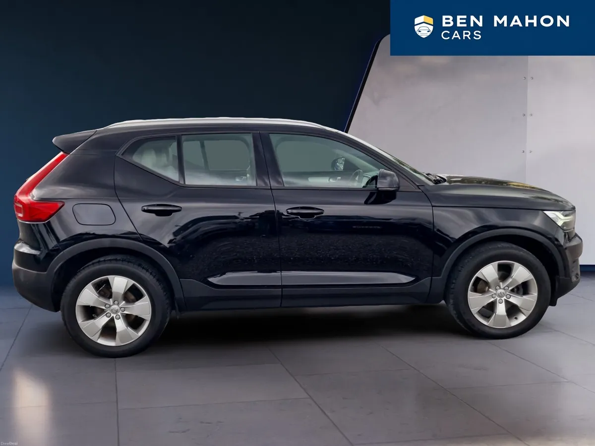 2018 Volvo XC40 Momentum D3 – 6-Speed Manual - Image 6