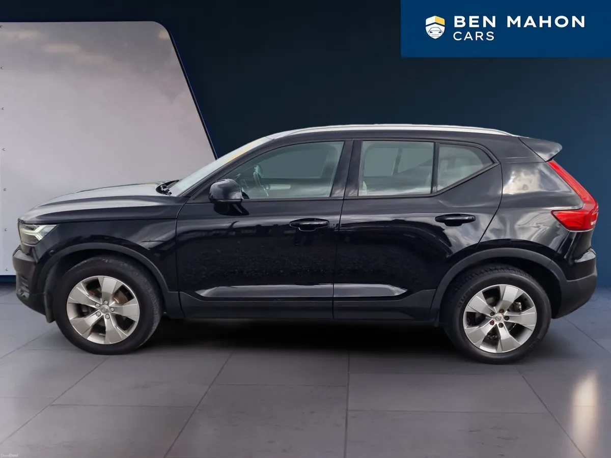 2018 Volvo XC40 Momentum D3 – 6-Speed Manual - Image 2