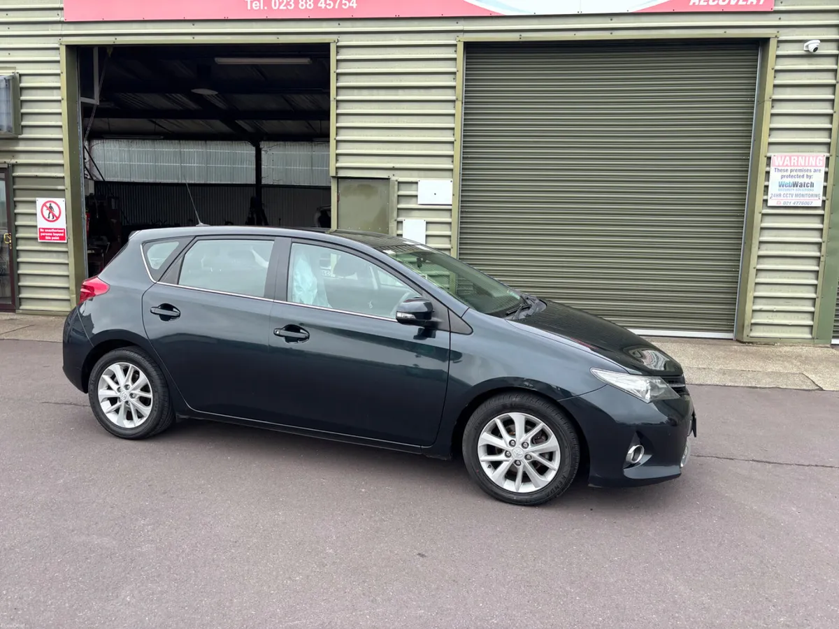 Toyota Auris 2014 - Image 1