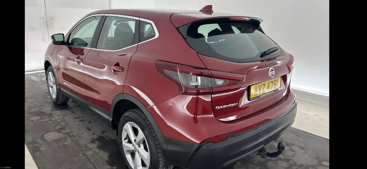 Nissan Qashqai LOW MILAGE - Image 3