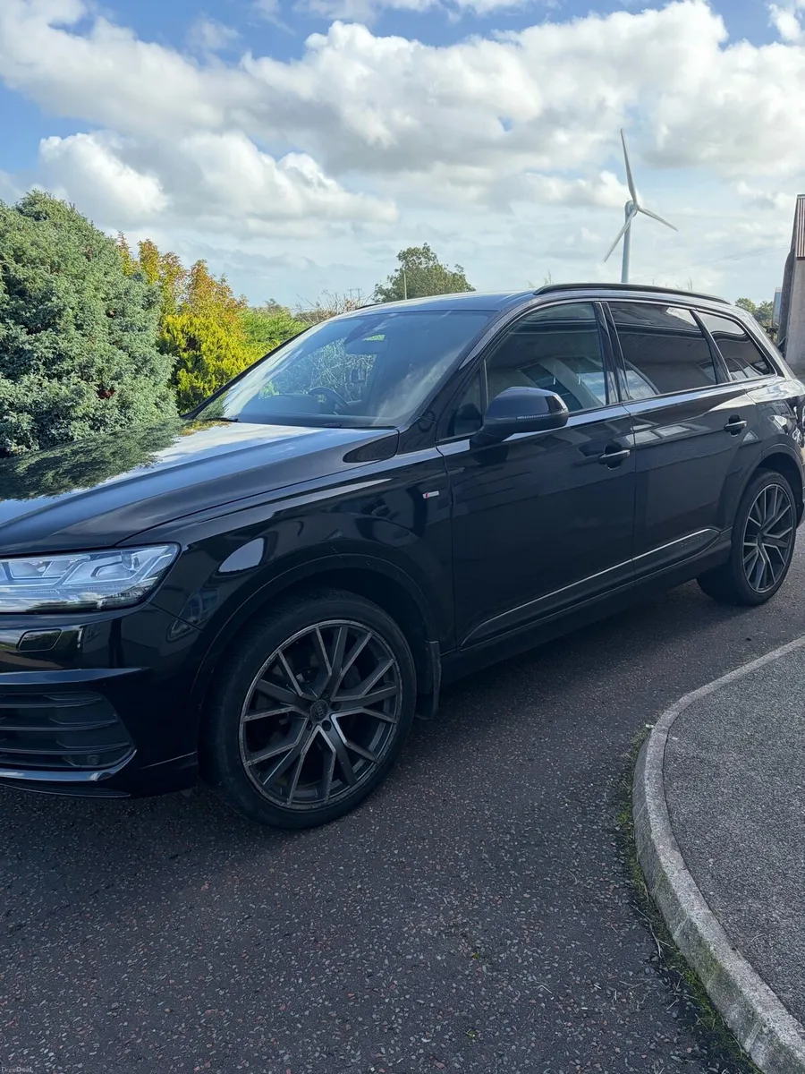 Audi Q7 - Image 2