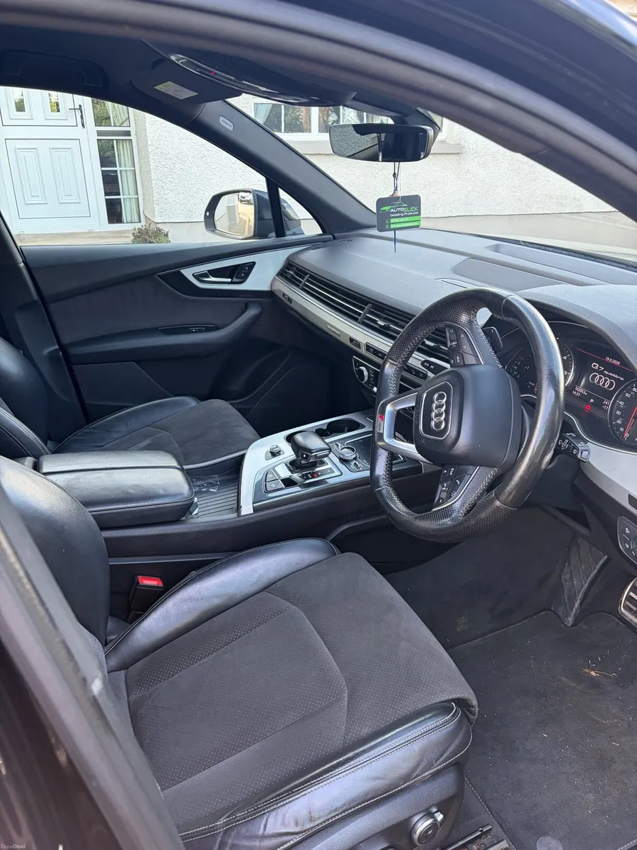 Audi Q7 - Image 5