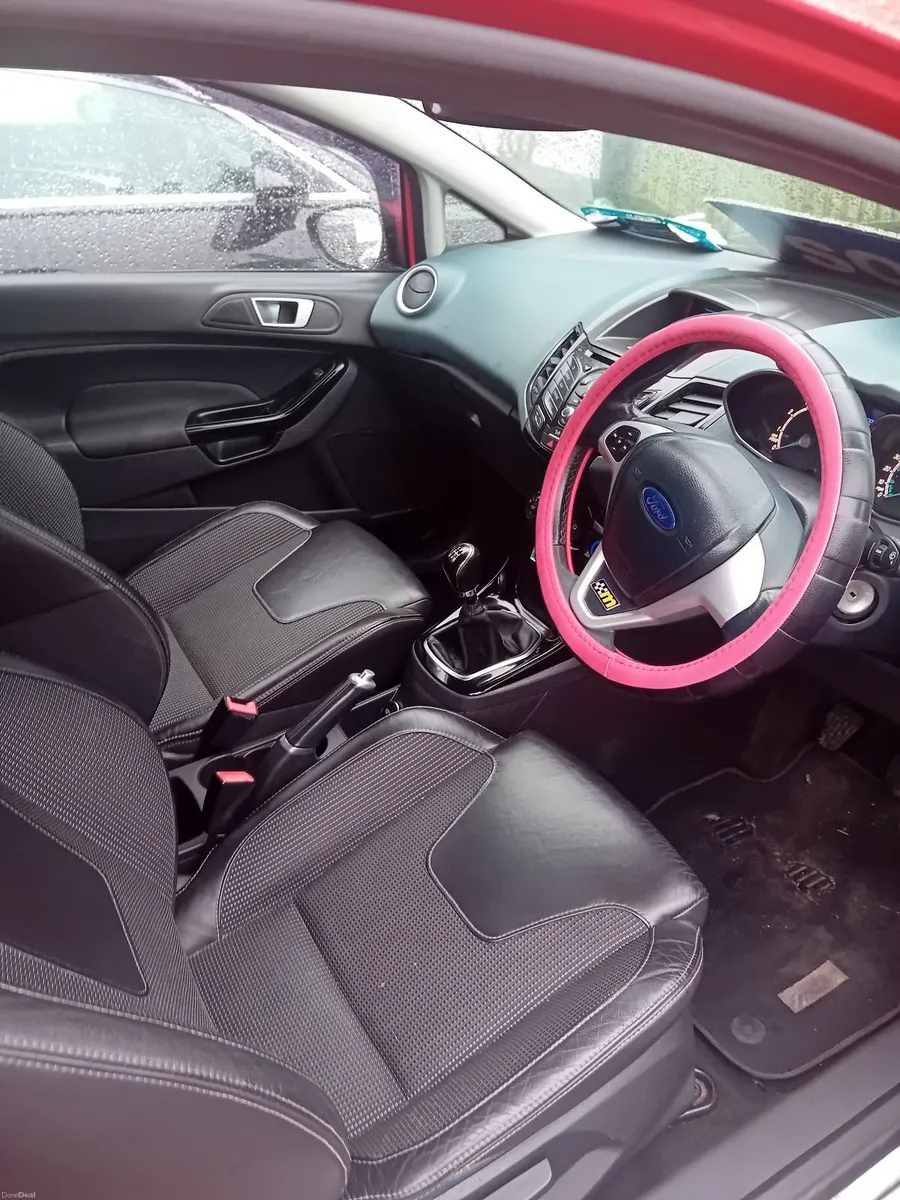 Ford Fiesta 2015 - Image 2