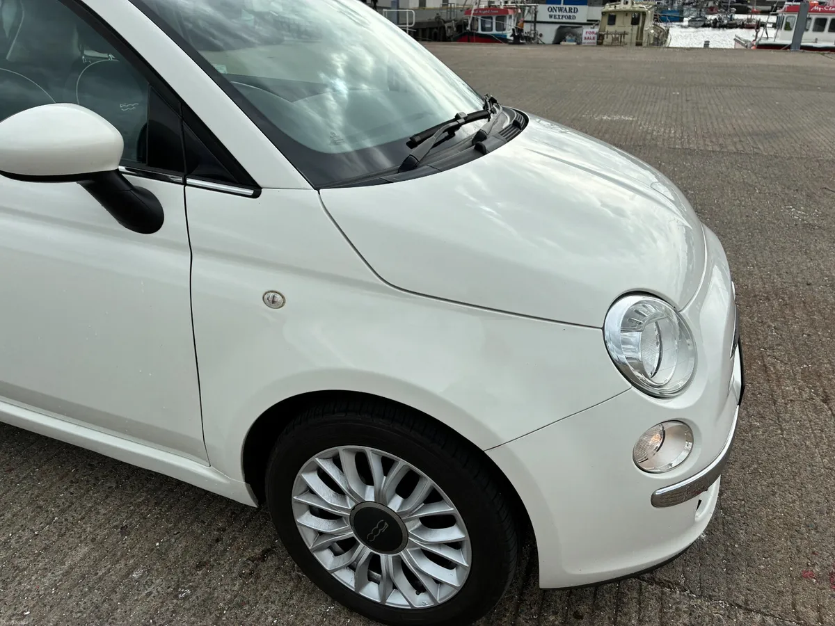 2014 FIAT 500 LOUNGE ONLY 70 THOUSAND MILES - Image 2