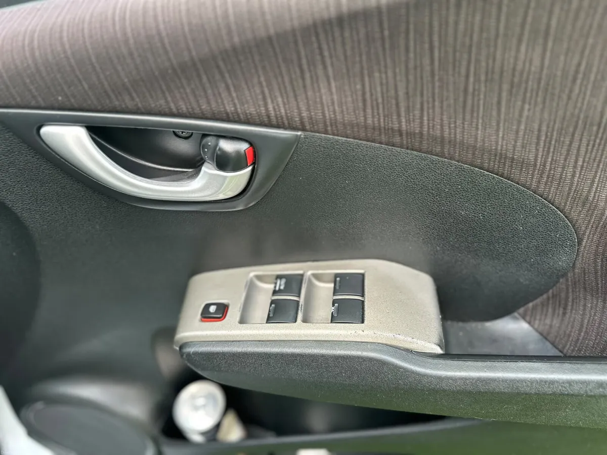 Honda Fit 2013 Automatic NCT 04/27 Tax 08/27 - Image 6