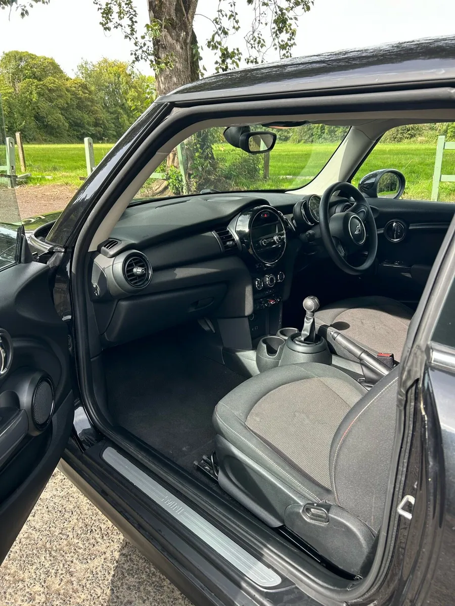 Car - Image 3