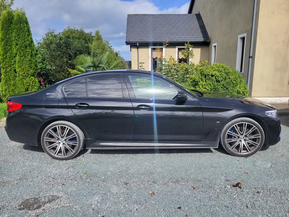 BMW 5-Series 2019 - Image 2