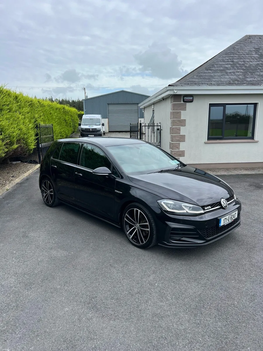 Volkswagen Golf - Image 1
