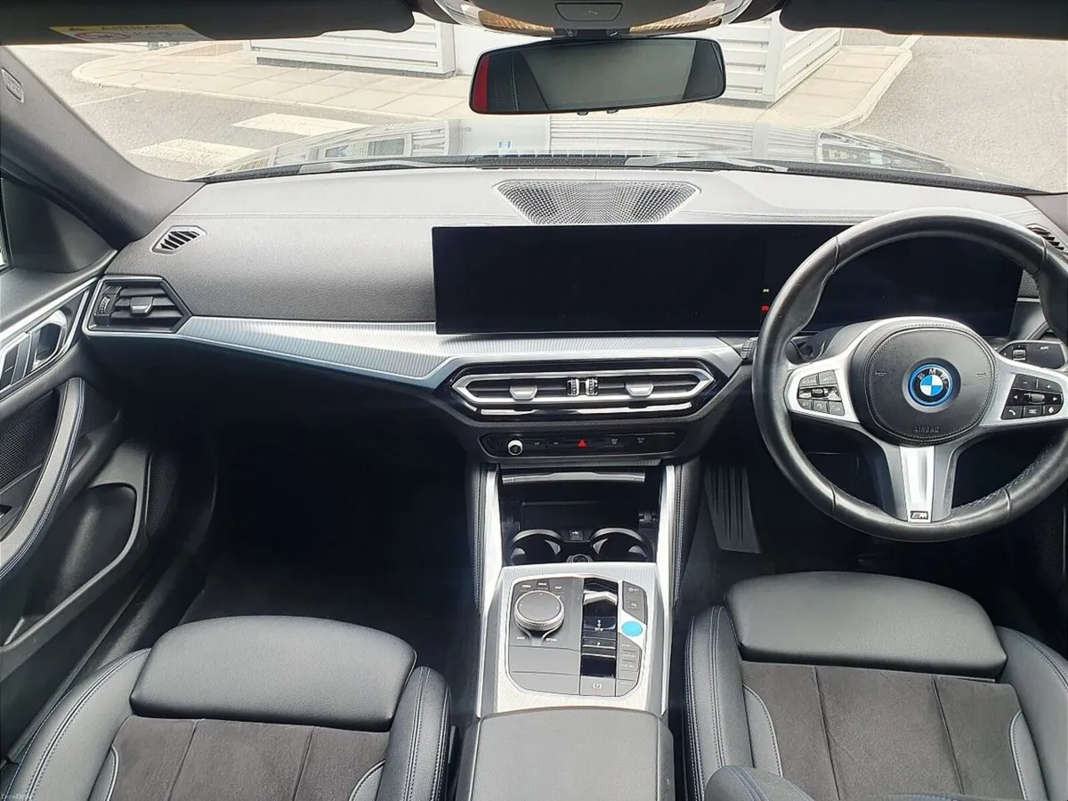 BMW i4 eDrive35 M Sport - Image 4