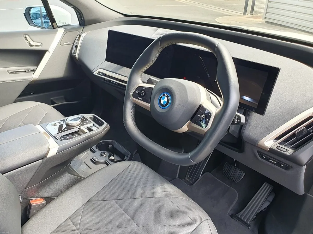 BMW iX xDrive40 M Sport - Image 6