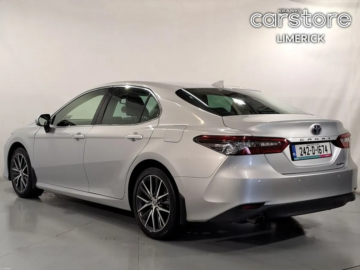 Toyota Camry 2.5 Hybrid Platinum Edition - Image 5
