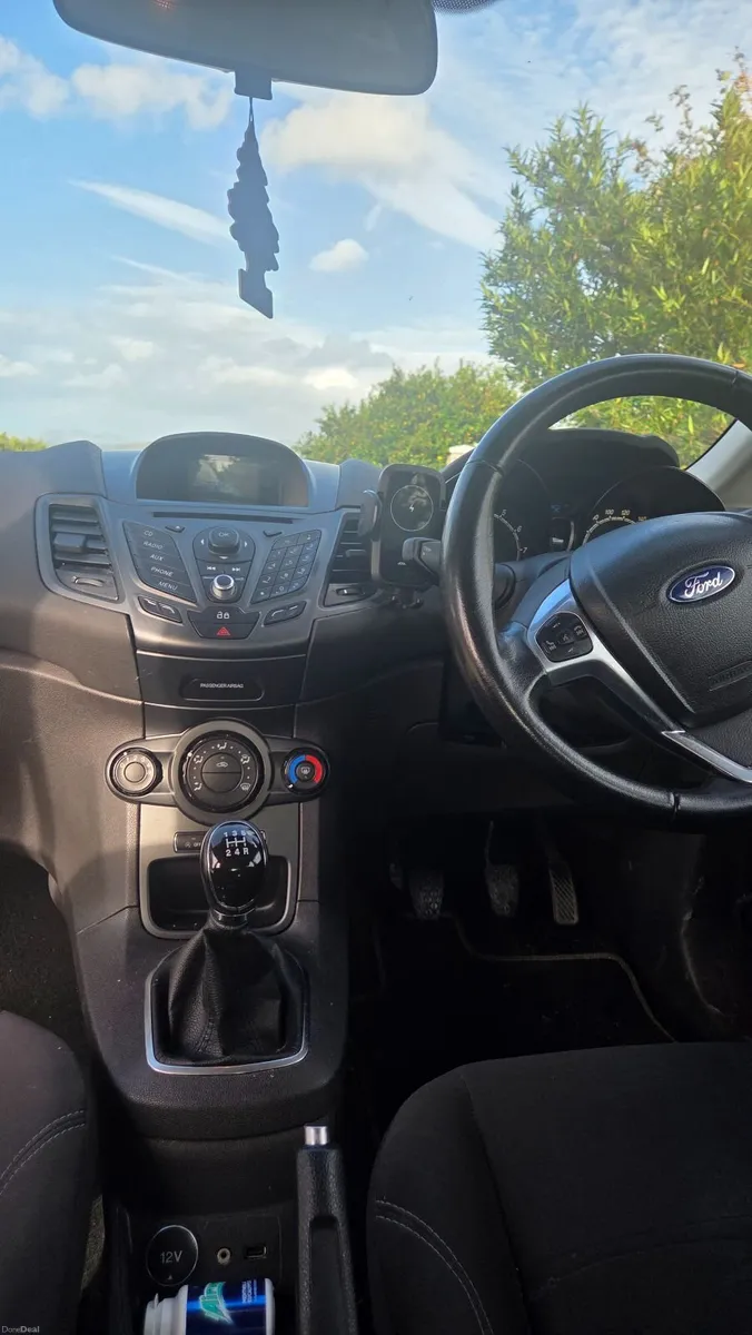 Ford Fiesta 2014 - Image 2