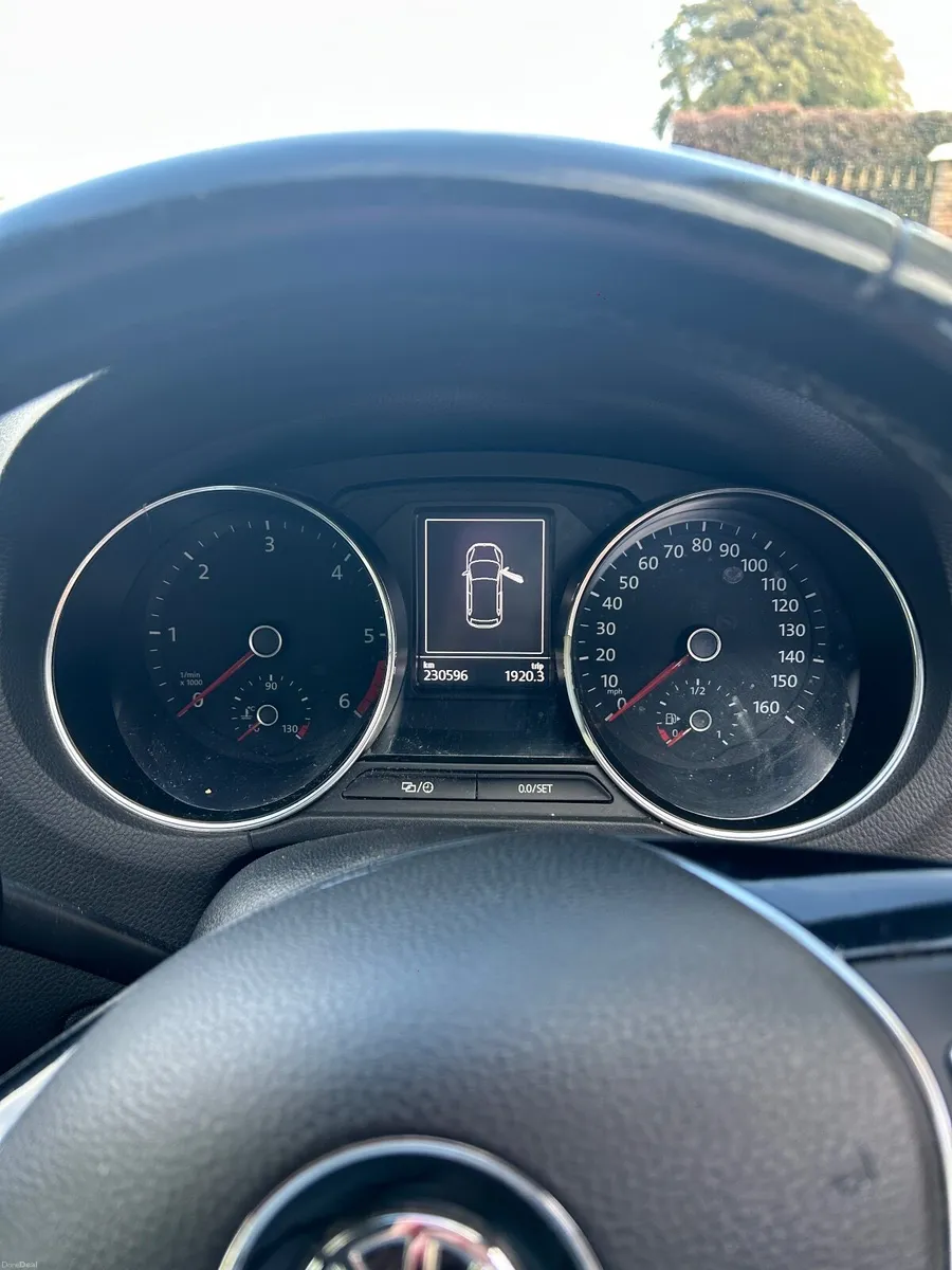 Volkswagen Polo 2015 - Image 2
