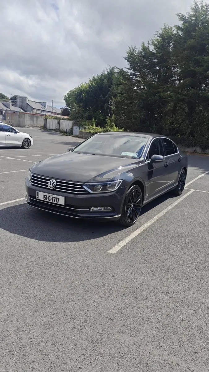 2015 Volkswagen Passat Highline - Image 1