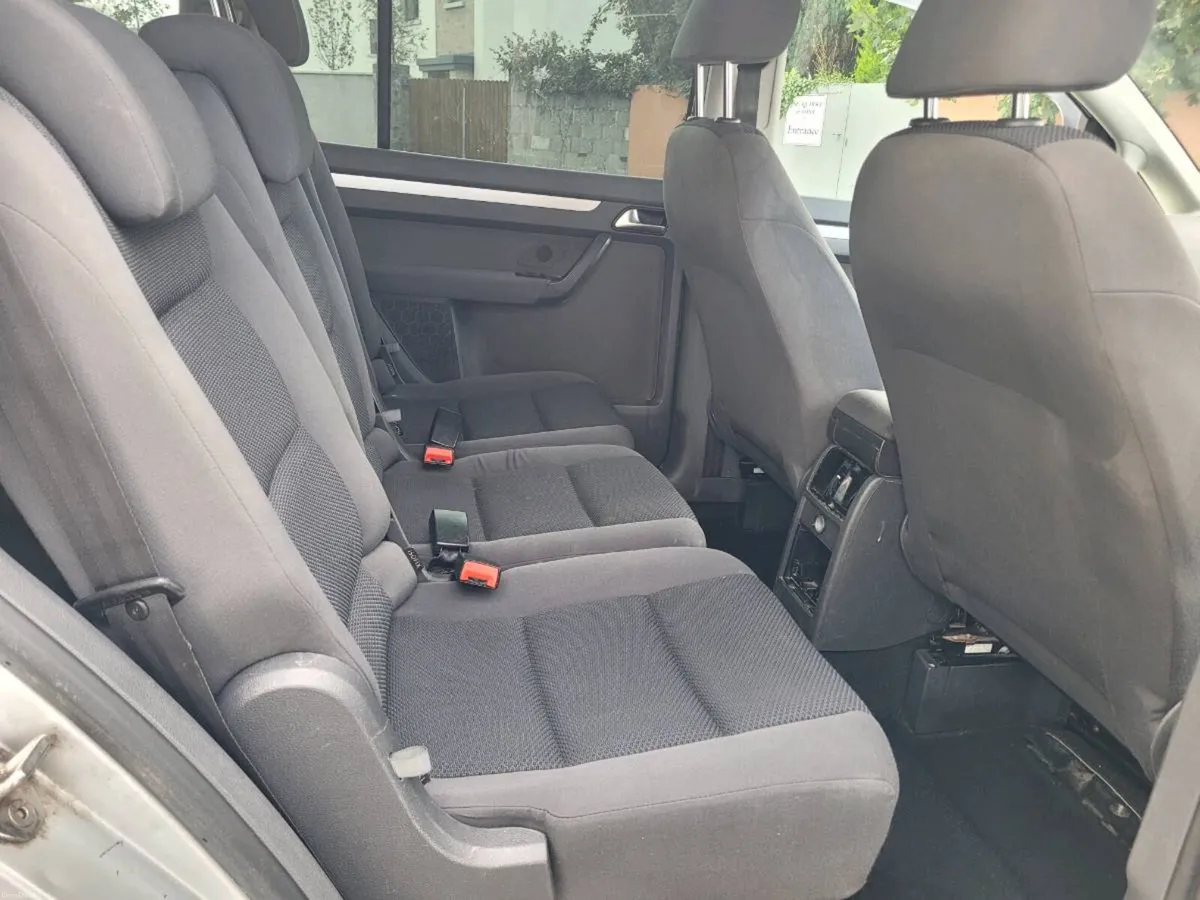 CLEAN 2011 VW TOURAN 1.6 TDI 7 SEATER. - Image 6