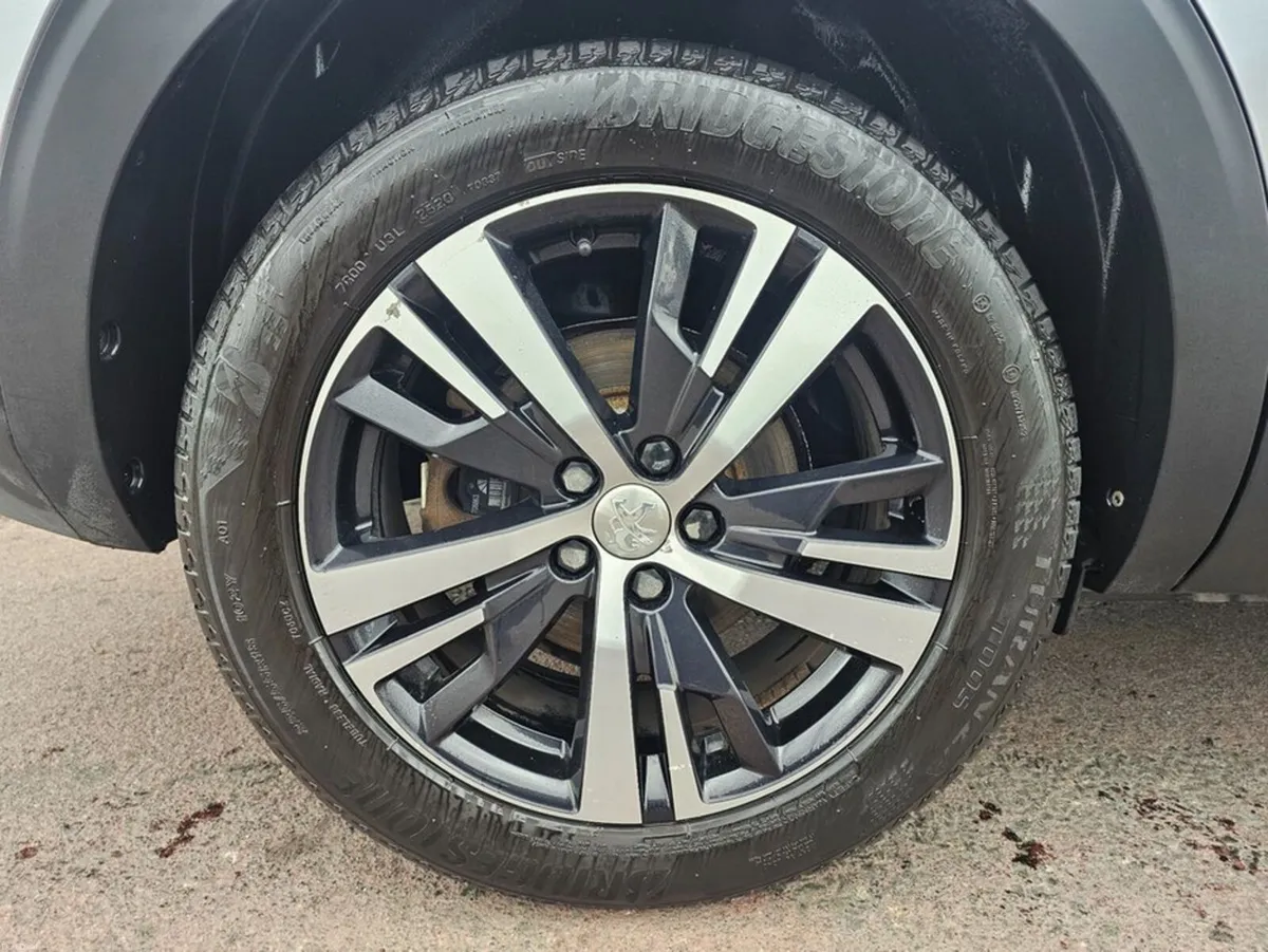 Peugeot 5008 1.2 PETROL, ALLURE MODEL, FULL SERVIC - Image 6