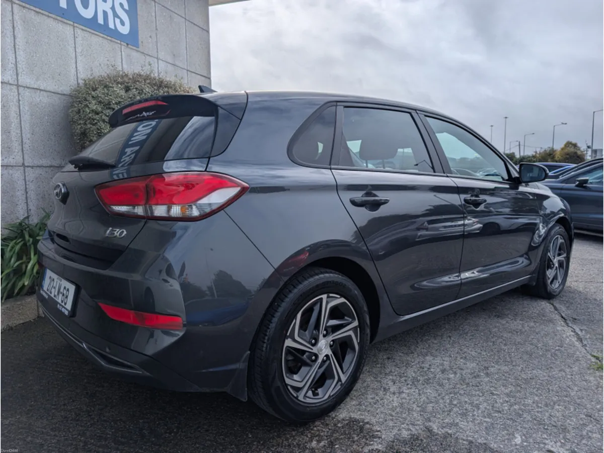 Hyundai i30 DELUXE 1.6 DIESEL //REVERSE CAMERA//CR - Image 6