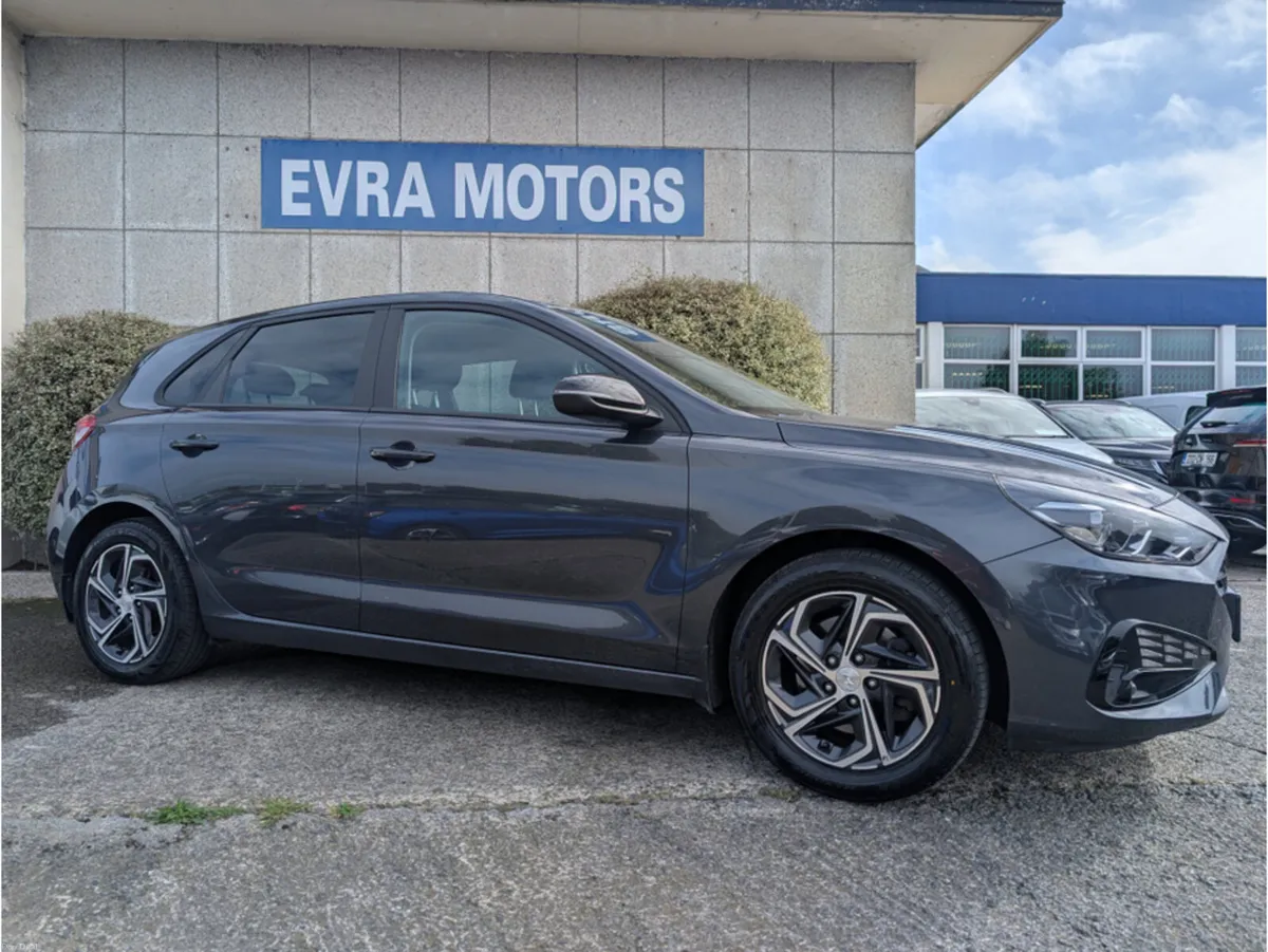 Hyundai i30 DELUXE 1.6 DIESEL //REVERSE CAMERA//CR - Image 3