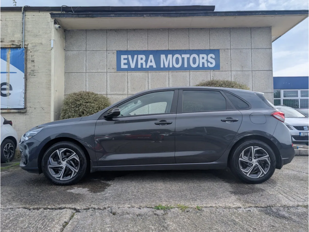 Hyundai i30 DELUXE 1.6 DIESEL //REVERSE CAMERA//CR - Image 5