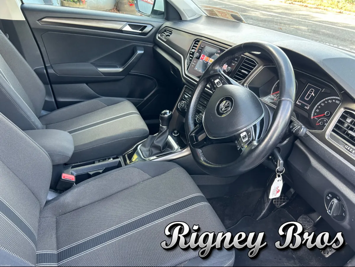 Volkswagen T-Roc DESIGN 1.6 TDI MANUAL 6SPEED FWD - Image 6