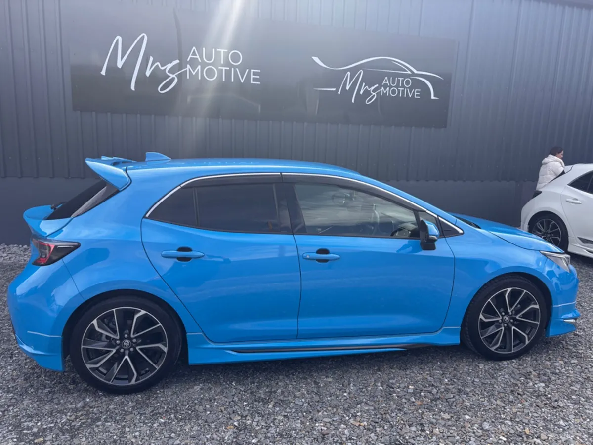 Toyota Corolla SPORT 1.8 HYBRID - Image 2
