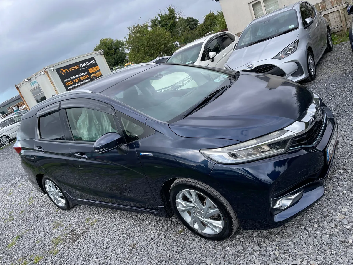 Honda Shuttle 2015 Automatic Hybrid 1.5 - Image 3