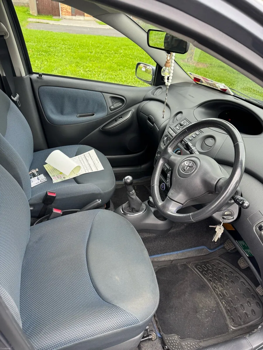 Toyota yaris - Image 6