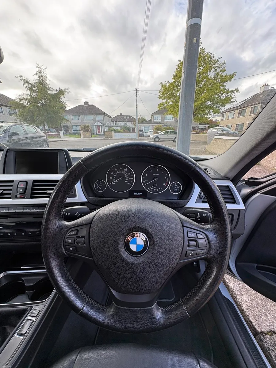 2012 BMW 320D efficient dynamics - Image 6