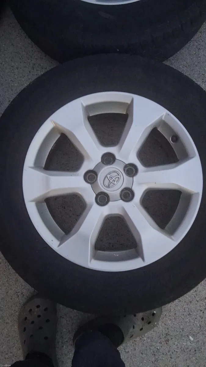 2012 Rav 4 alloy wheels - Image 4
