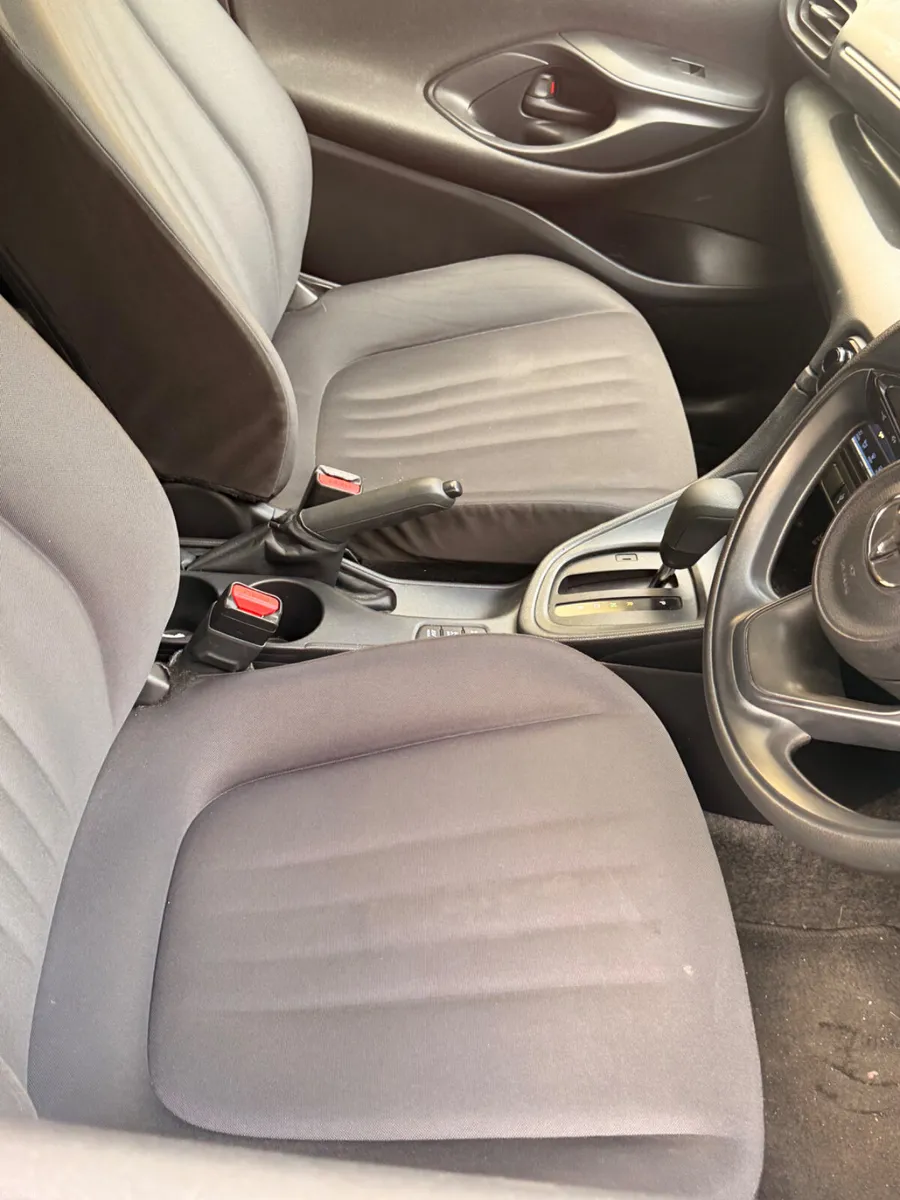 Toyota Yaris 2022 HYBRID SELF CHARGING - Image 5
