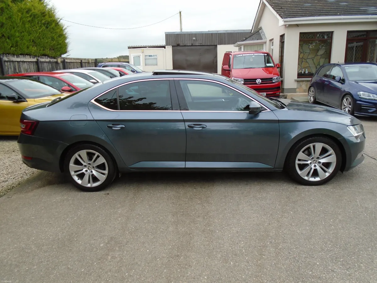 Skoda Superb 2017,2lt150-bhp auto,sunroof.leather - Image 2