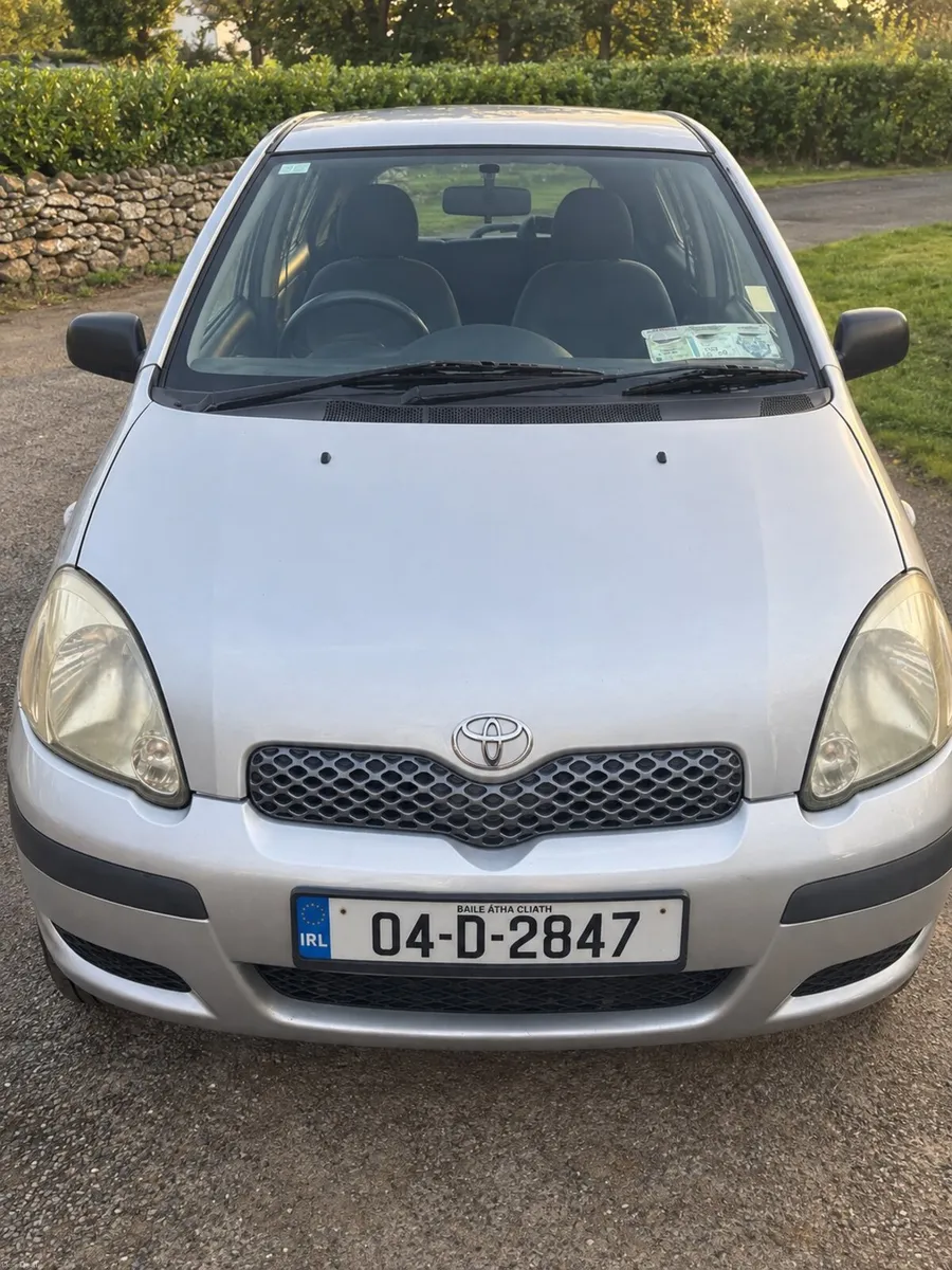 04 Toyota Yaris - Image 2