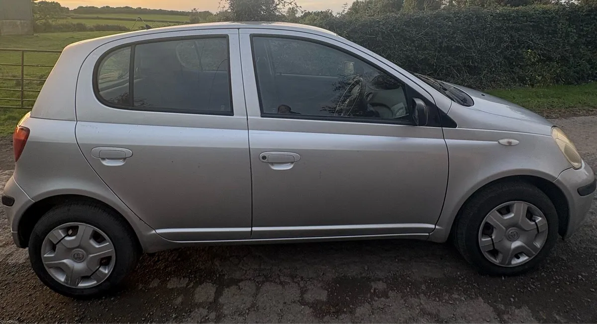 04 Toyota Yaris - Image 4