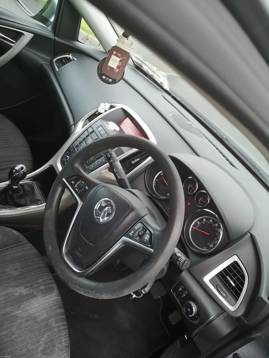 Vauxhall Astra 2011 - Image 3