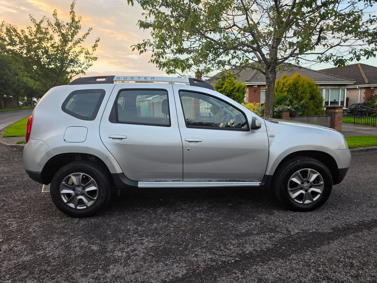 Dacia Duster 1.5 diesel . ( 1 owner from new )) - Image 4