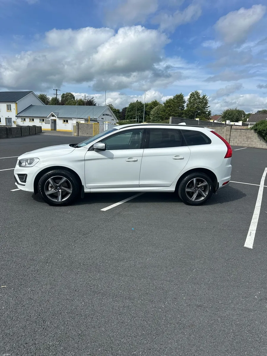 VOLVO XC60 D4 R:DESIGN - Image 3