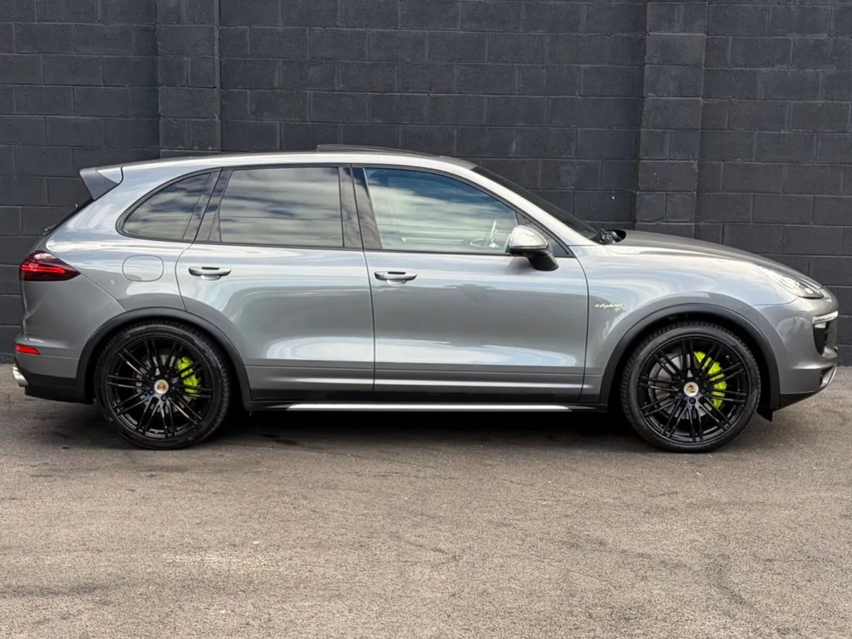 Porsche Cayenne 3.0 S E-Hybrid Tiptronic 5DR - Image 4