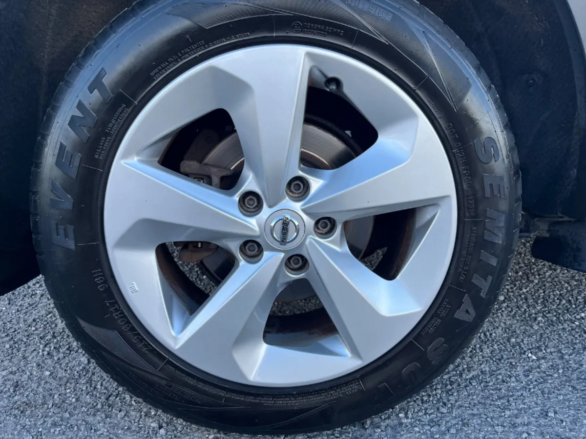 Nissan Qashqai 1.5 DSL SV 5DR AUTO*QUALITY ASSURED - Image 4