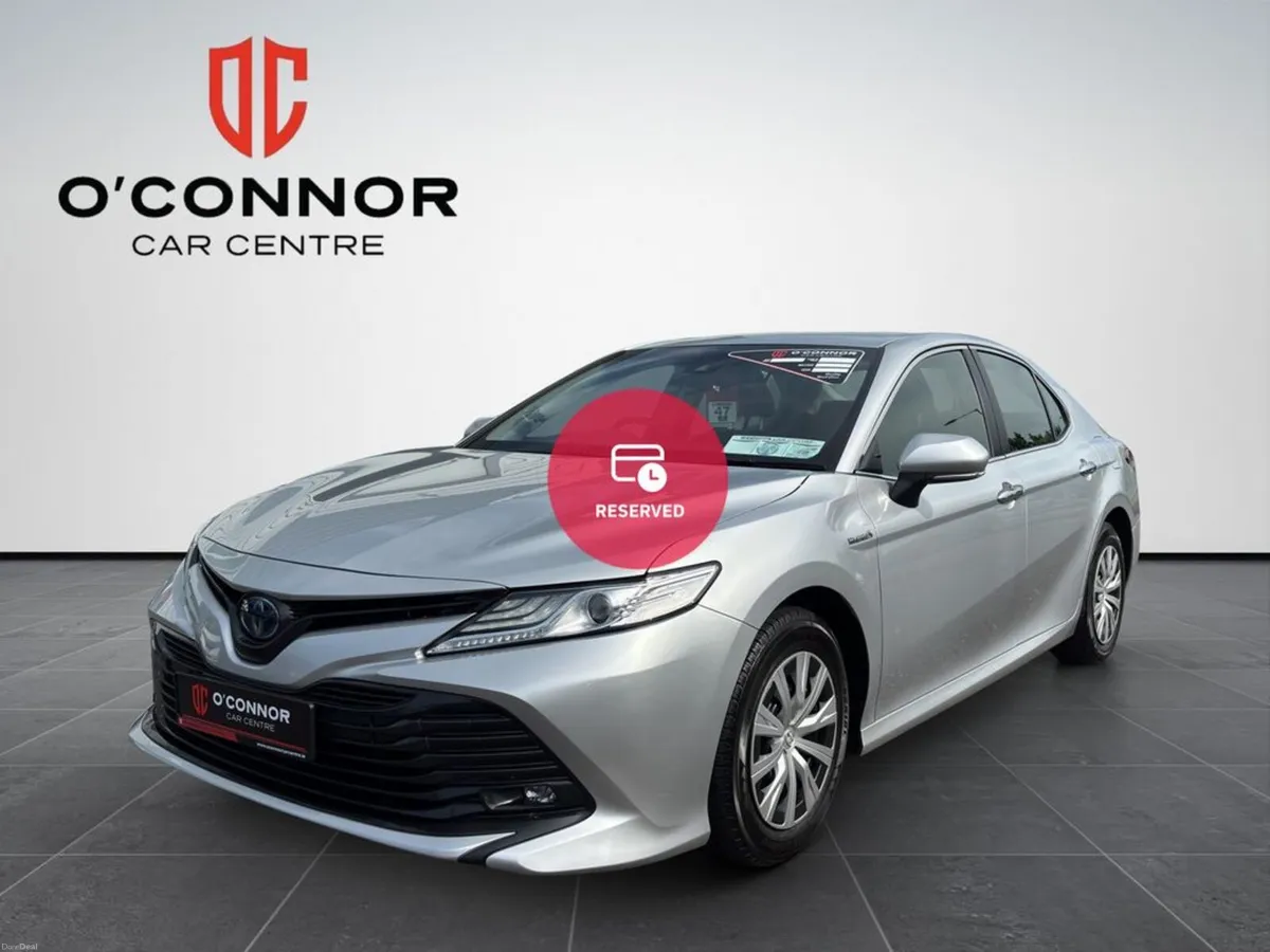 Toyota Camry Looks like luxury, sips fuel like a h - Image 1