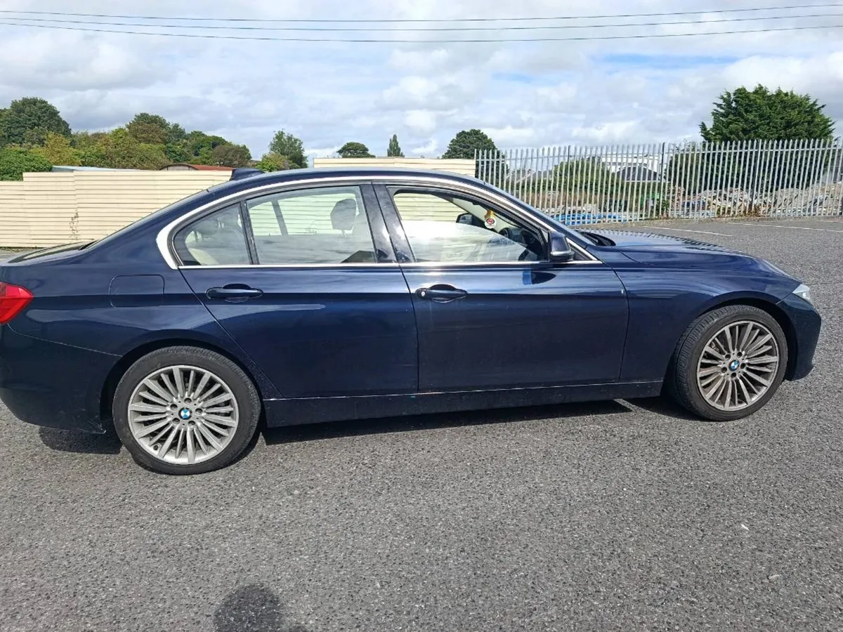 BMW 3-Series 2012 318d - Image 4