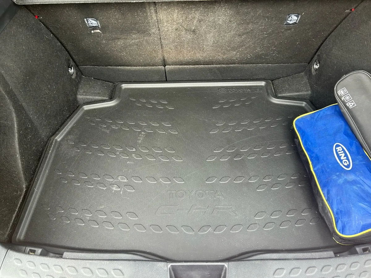 Toyota C-HR Sport 1.8 Petrol Hybrid - Image 6