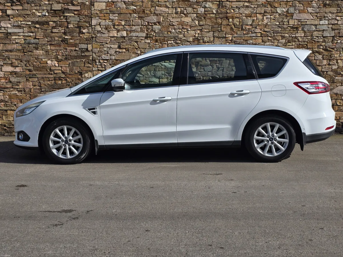 172 Ford S-Max TITANIUM  7 SEATS 2.0 TDCI 150BHP - Image 4