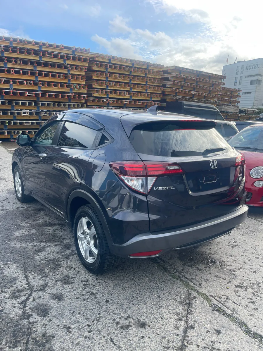2015 Honda vezel hybrid automatic - Image 5
