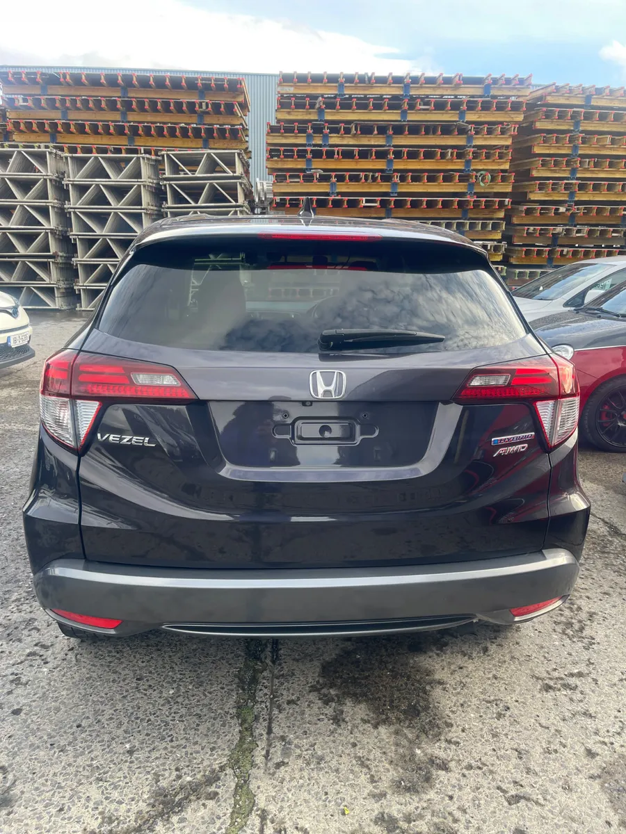 2015 Honda vezel hybrid automatic - Image 6