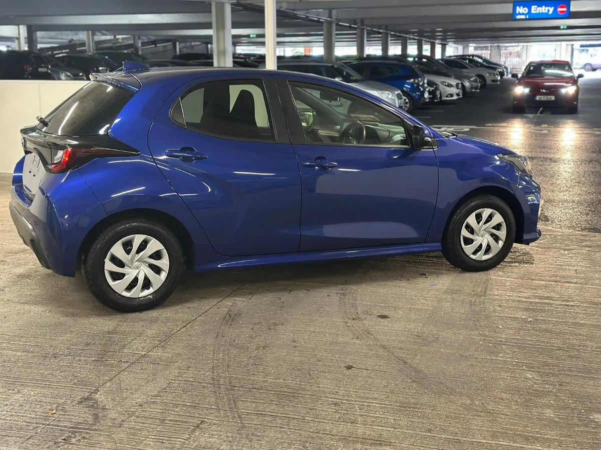 Toyota Yaris 2022 - Image 2