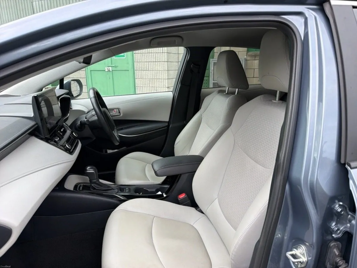 Toyota Corolla TOP SPEC SOL AUTO SALOON // PART LE - Image 6
