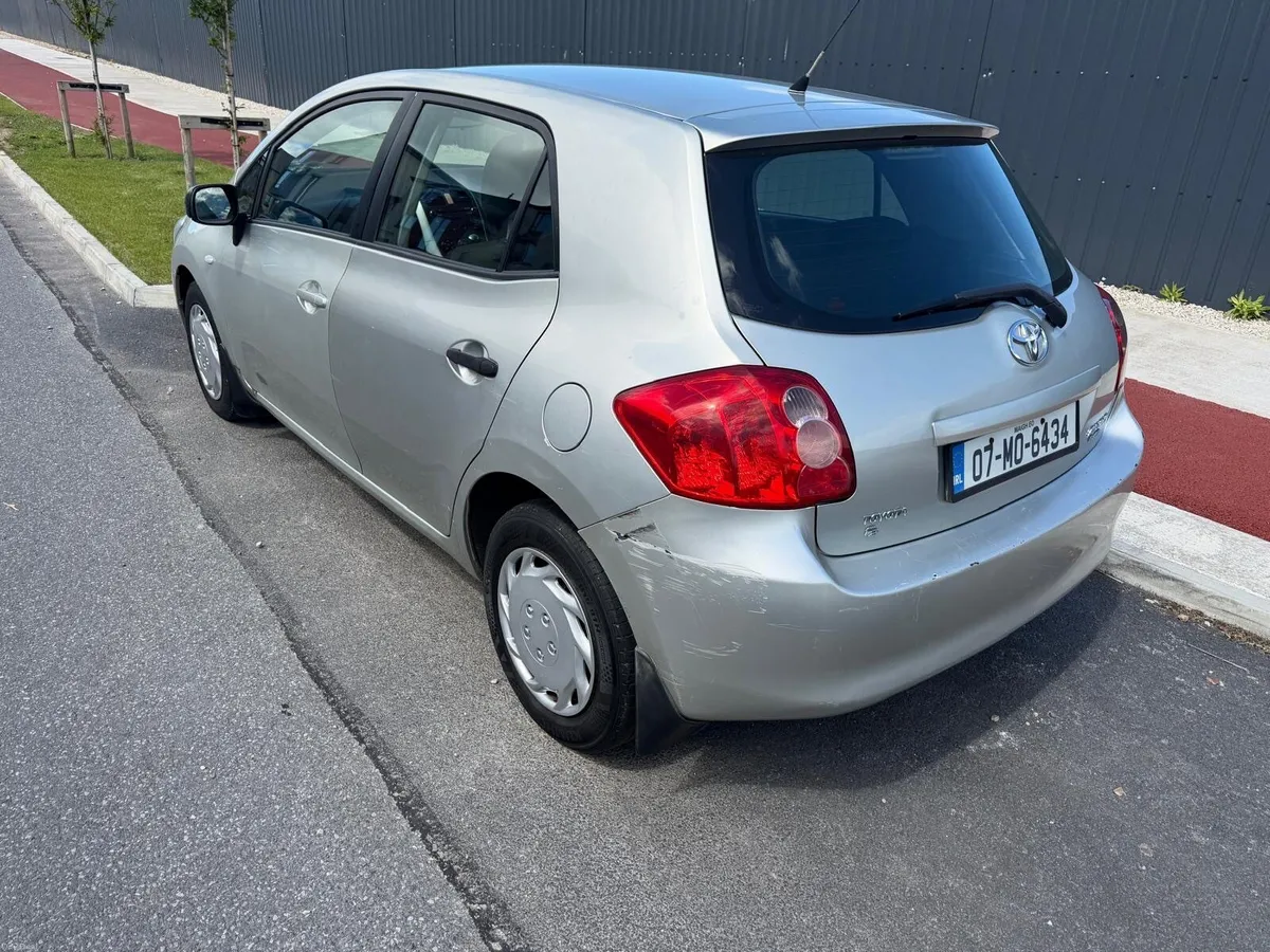 Toyota Auris 2007 - Image 2